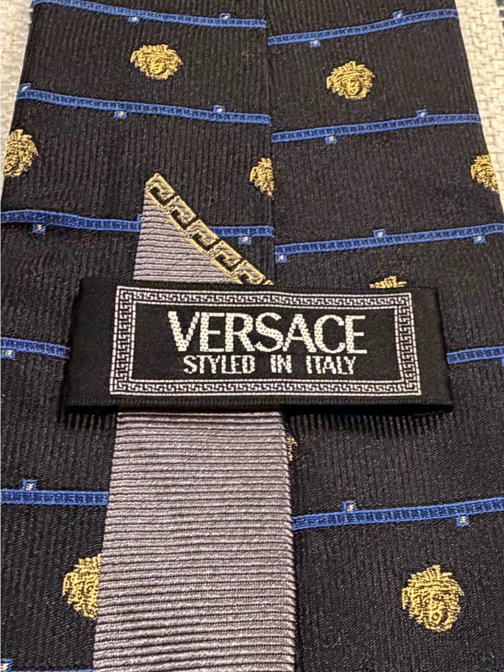 VERSACE 100% Silk Tie, Golden Medusa Heads Motif Over Slim Blue Pinstripes. 🖤🏆💙